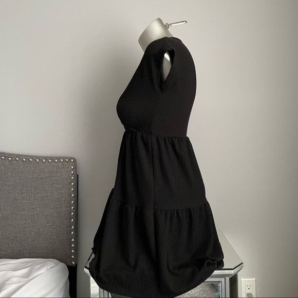 Caution to the Wind Women’s Dress - Picture 4 of 6